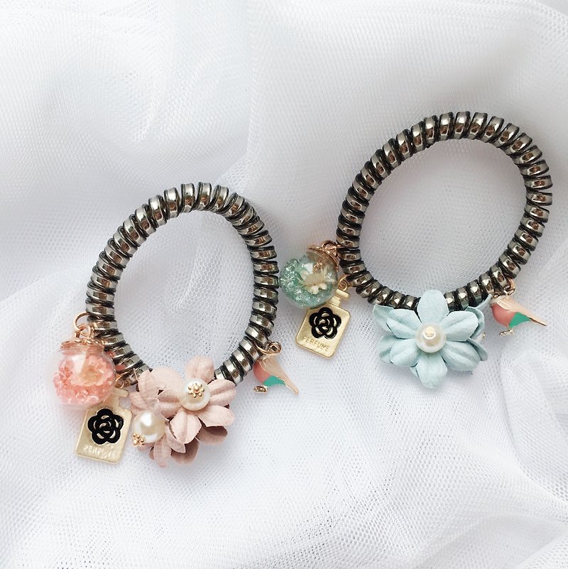 LJ.flower / spring breath dry flower glass ball flower phone line hair ring bracelet / two-color birthday gift - เครื่องประดับผม - โลหะ 