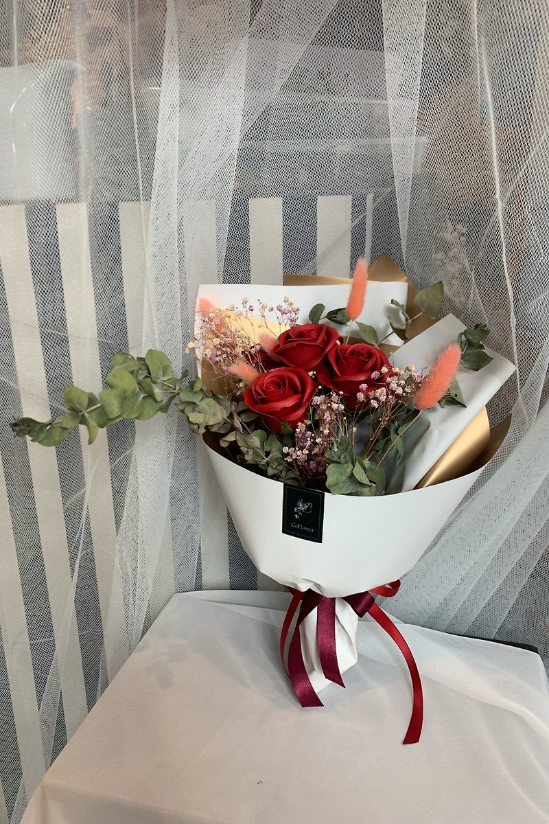 Rose scented flower, dried flower, sola flower bouquet, gifted, customized - ช่อดอกไม้แห้ง - พืช/ดอกไม้ สีแดง