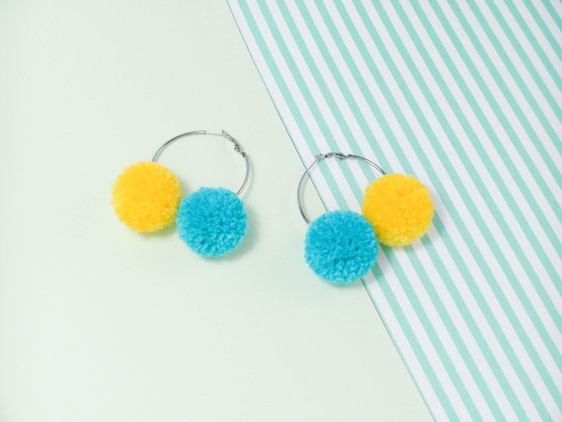 [Contrast color summer] summer beach double ball earrings - ต่างหู - วัสดุอื่นๆ หลากหลายสี