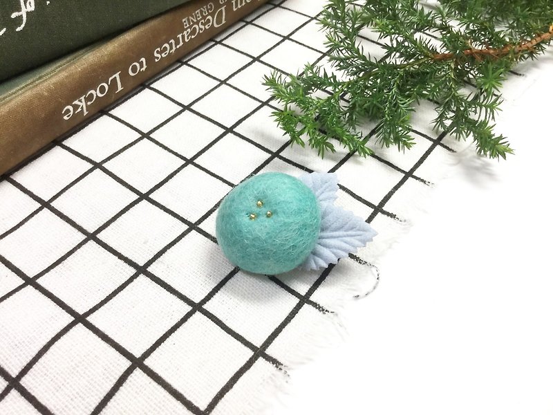 Fruit Pin I Aquamarine I Forestry Small Object. Carefully selected wool. Exchange gifts - Brooches - Wool Blue