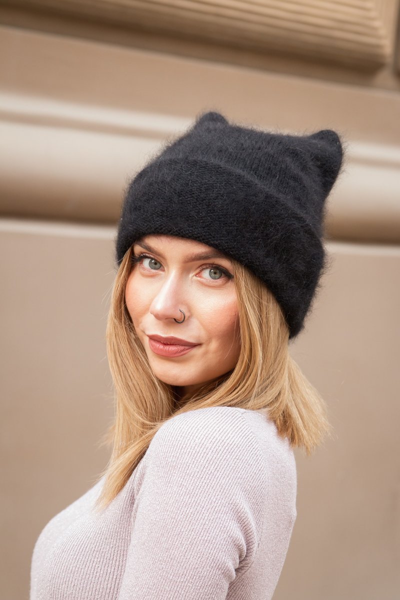 Cat beanie. Angora fluffy hat. Black angora hat - หมวก - ขนแกะ สีดำ