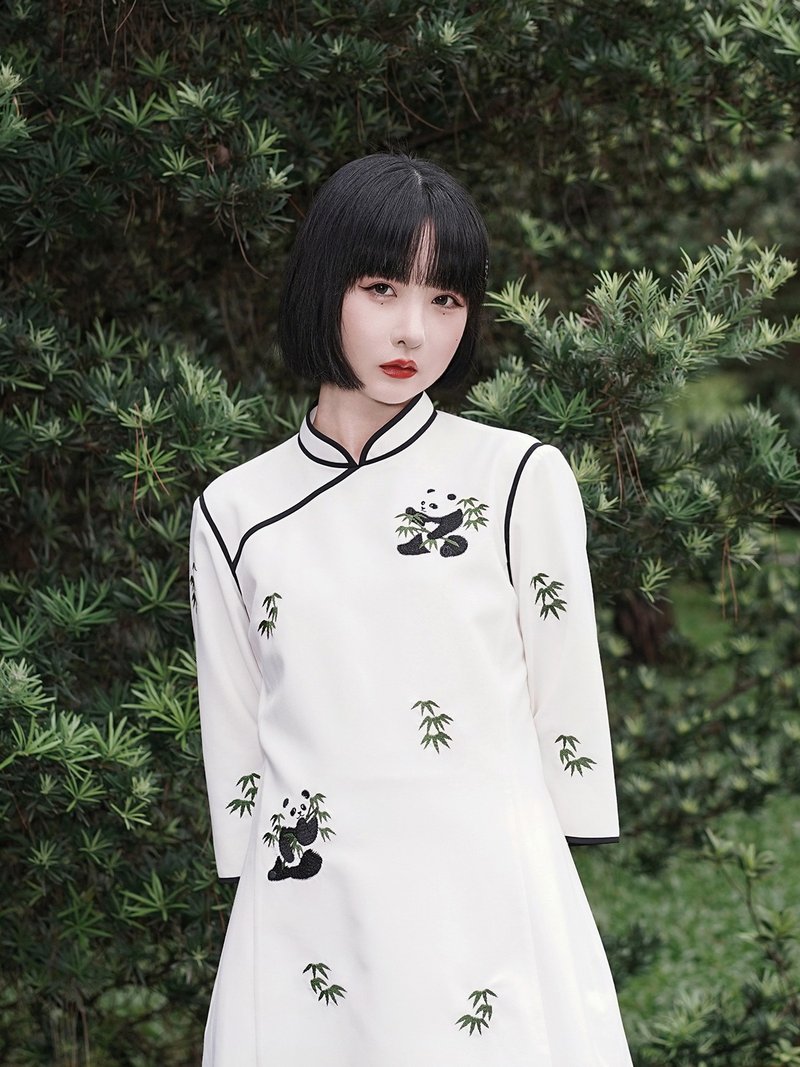 Neo-Chinese Style Panda Embroidery 3/4 Sleeve Cheongsam-Style White Dress - ชุดเดรส - เส้นใยสังเคราะห์ หลากหลายสี