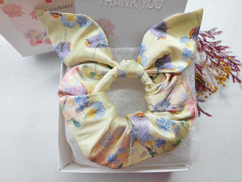 Jennie Tsai - Sweet Birds Yellow - Small Donut Bow Hair Tie Mother's Day Gift Gift - เครื่องประดับผม - ผ้าไหม 