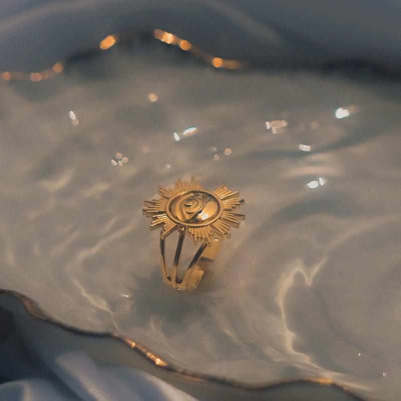 Eye flip ring - Hope & Conscience collection. Sterling silver 14K gold Eye ring - แหวนทั่วไป - เงินแท้ สีทอง