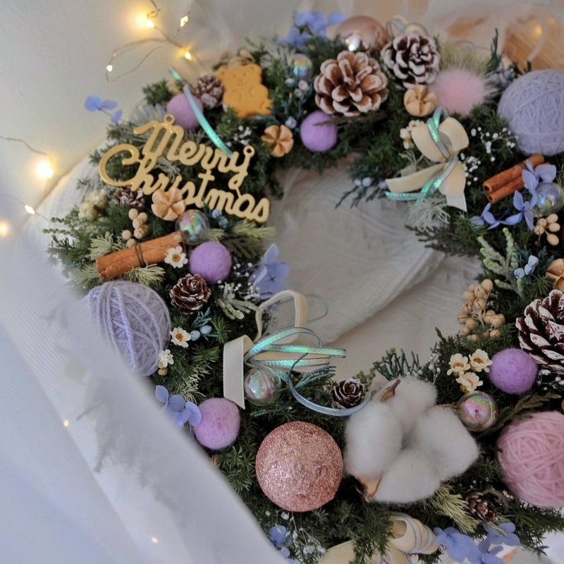 Cute Bear Cedar Christmas Wreath Pink Purple Decoration 32cm Everlasting Christmas Wreath Christmas Gift - ช่อดอกไม้แห้ง - พืช/ดอกไม้ สีม่วง