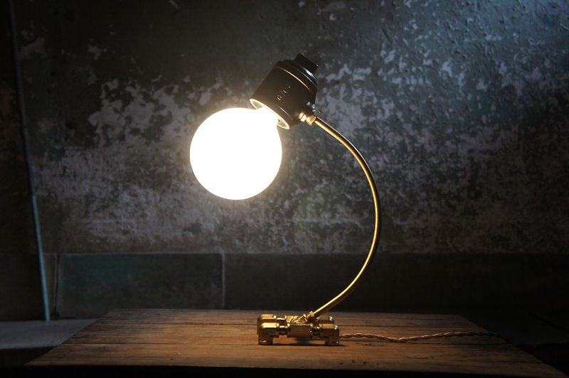 エジソンインダストリー真鍮ランプタッチ照明器具-エジソンインダストリー2016デザイン三日月 - 照明・ランプ - 金属 ゴールド