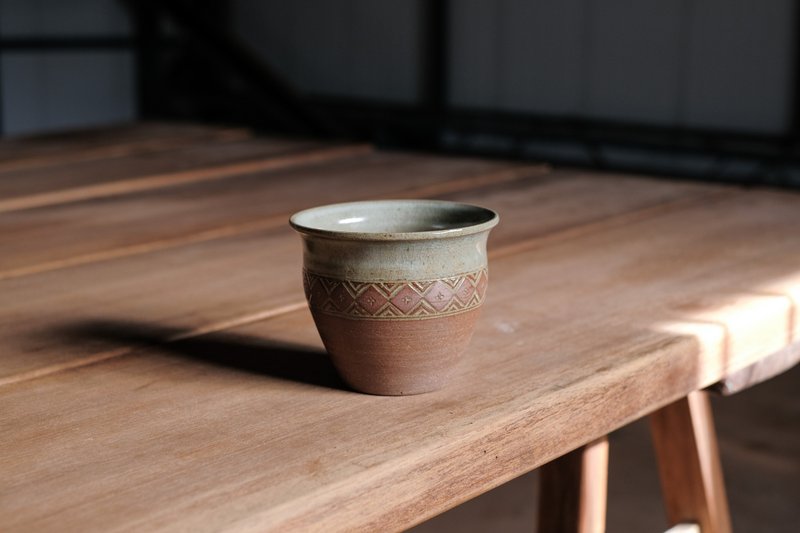 Pot l Celadon l Diamond pattern pottery pot - ตกแต่งต้นไม้ - ดินเผา สีนำ้ตาล