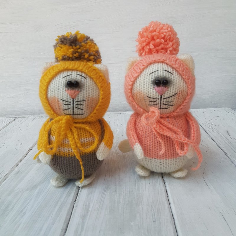 Hand Knit Funny Cat Kitty With Hat Stuffed Toys Plush Toys Animals Handmade Gift - 寶寶/兒童玩具/玩偶 - 壓克力 多色