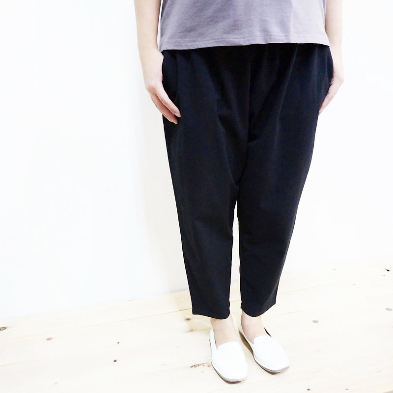 [MIT] Qi Wu eight 〇x nine-lun cotton pants (black) (men and women pass through) - Women's Pants - Cotton & Hemp Black