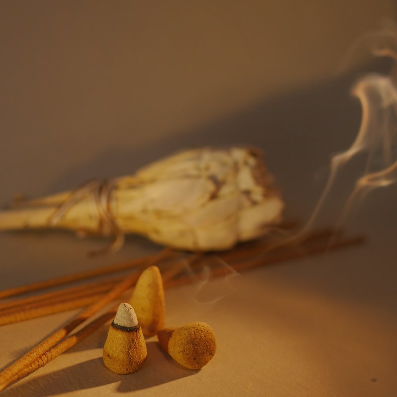 sage // incense sticks - น้ำหอม - พืช/ดอกไม้ สีกากี