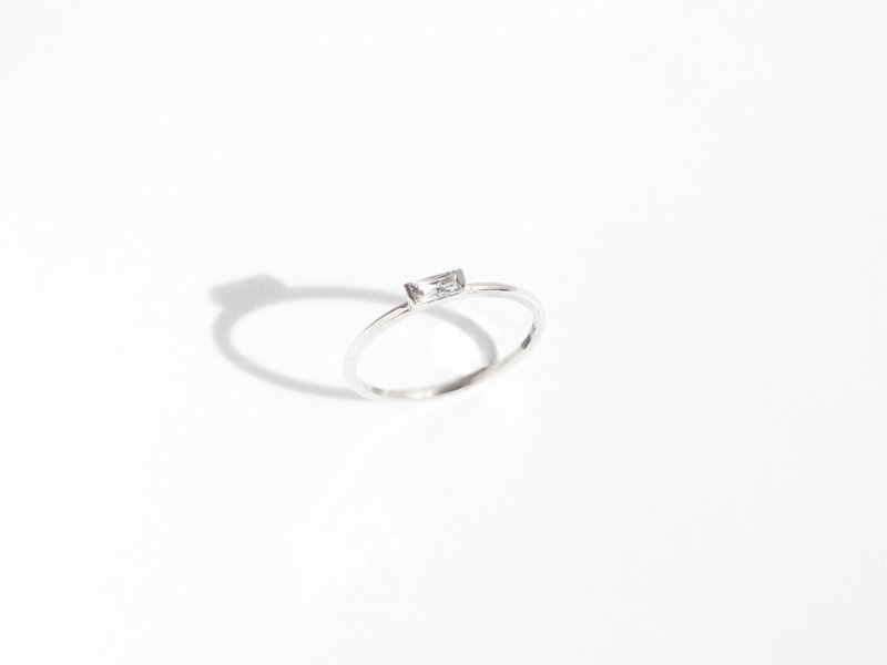 Baguette Stone Ring | Crystal White - แหวนทั่วไป - เงินแท้ สีเงิน