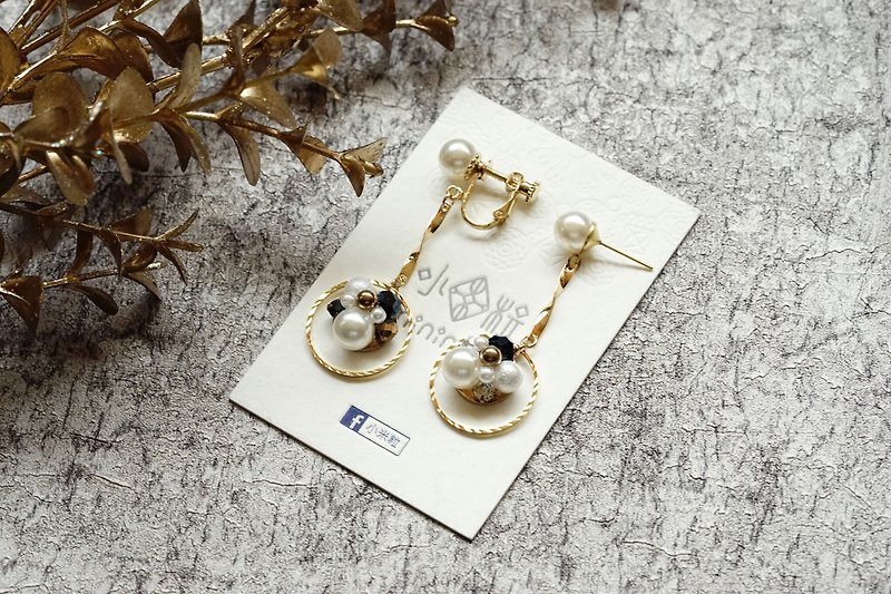 Stepford - Crystal Pearl Earrings - ต่างหู - วัสดุอื่นๆ สีทอง