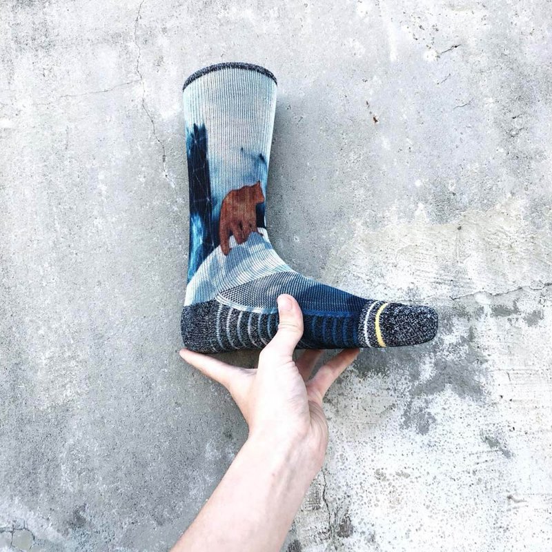 【小創襪】尋找 - 台灣金選 森林生態 登山襪 中筒襪 環保襪 灰 - 襪子 - 棉．麻 灰色