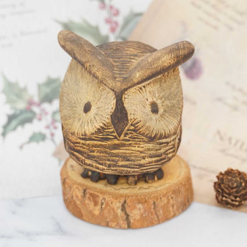 Camphor wood horned owl wood carving owl-original - ของวางตกแต่ง - ไม้ สีนำ้ตาล