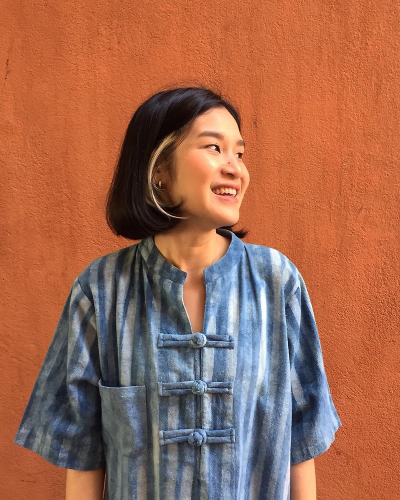 Indigo batik mandarin collar dress - 連身裙 - 棉．麻 