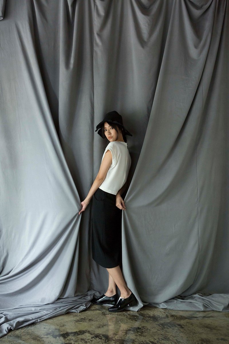 [Gray Shadow] Minimalist Design Maxi Dress - กระโปรง - ผ้าฝ้าย/ผ้าลินิน สีดำ