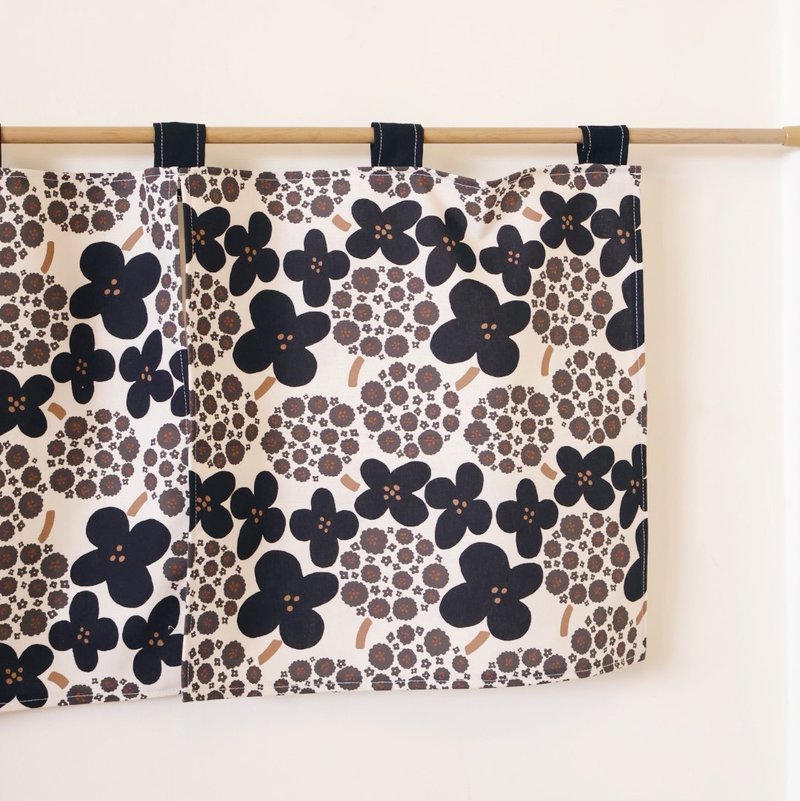 Japanese short door curtain/large and small flower clusters in two colors - ม่านและป้ายประตู - ผ้าฝ้าย/ผ้าลินิน หลากหลายสี