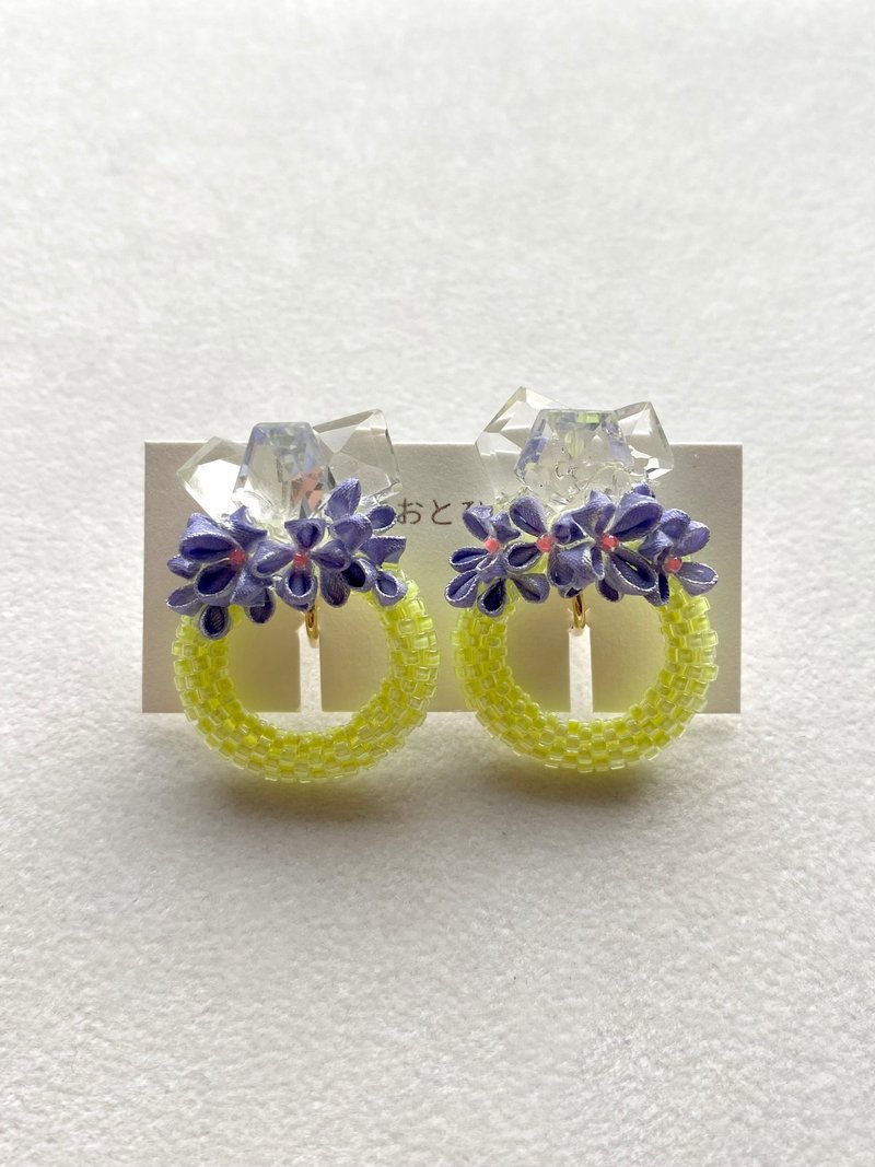 霓虹色珠飾與水晶交織，綻放小花的耳飾 - 耳環/耳夾/耳骨夾 - 絲．絹 粉紅色