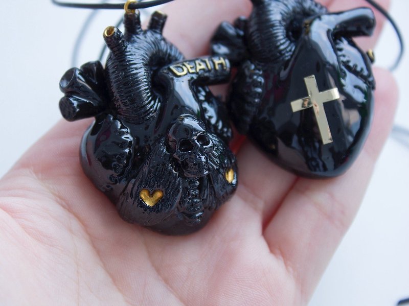 Black Anatomical Heart Necklace ・Goth Style Fashion - 項鍊 - 其他材質 黑色