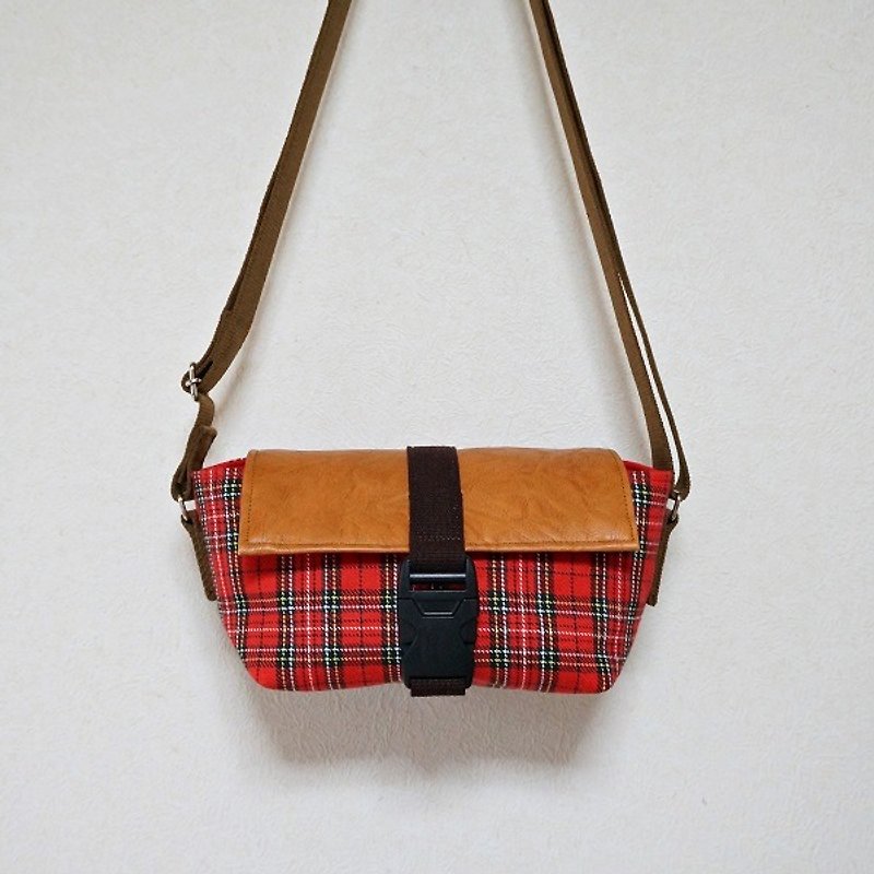 Mirror-less camera-only bag red tartan [Camel] - Camera Bags & Camera Cases - Cotton & Hemp Red