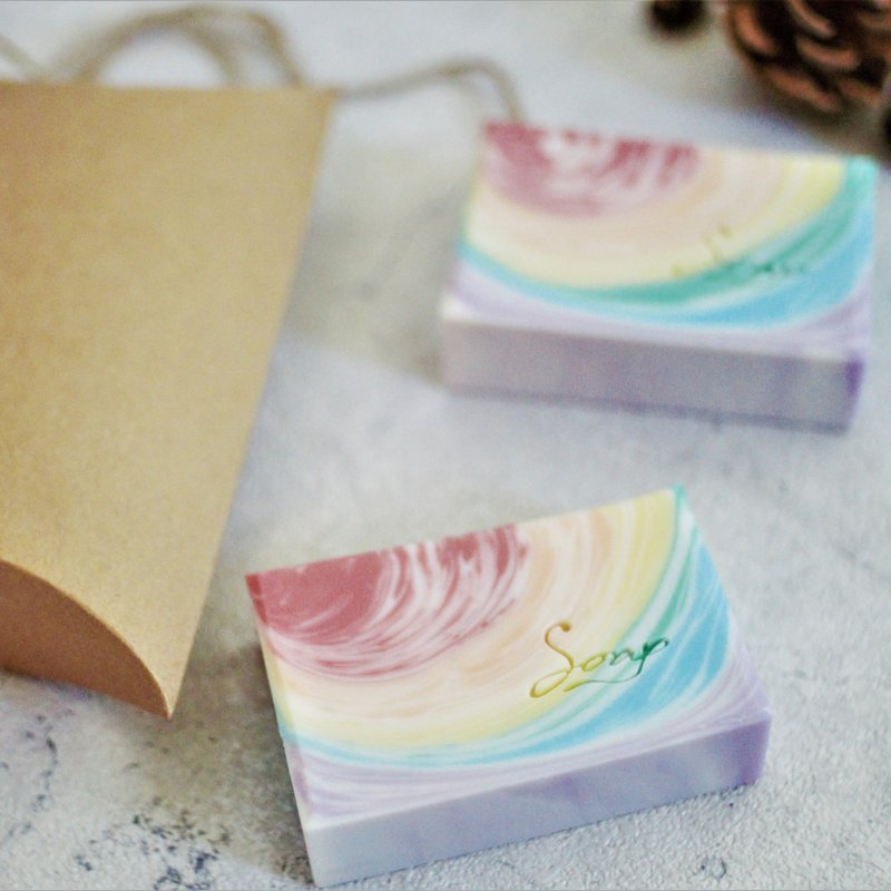 Hand-painted rainbow essential oil art handmade soap - สบู่ - วัสดุอื่นๆ หลากหลายสี