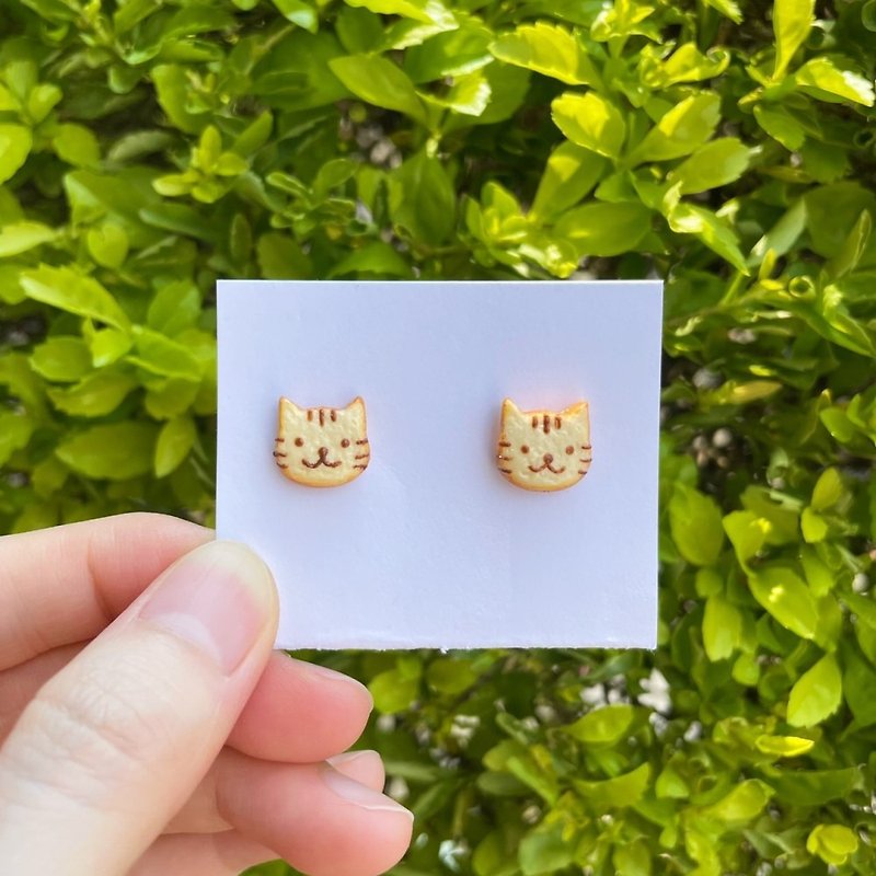 Chocolate Sauce Hand Painted Cat Clay Earrings - Earrings & Clip-ons - Clay Brown