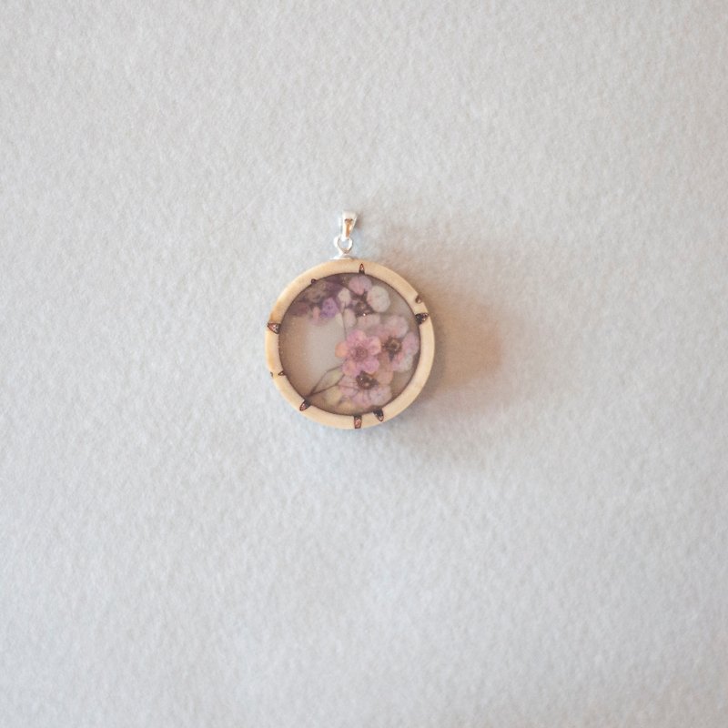 May 30 _ _ Pu Tizi original transparent resin pendant double-sided _ _ _ flowers _ the Mid-Autumn moon Meiying choice _ with 1mm unbleached kraft chain - Necklaces - Wood 
