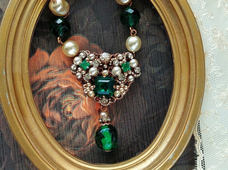 Green Rhinestone Necklace in Vintage Style - 項鍊 - 玻璃 綠色