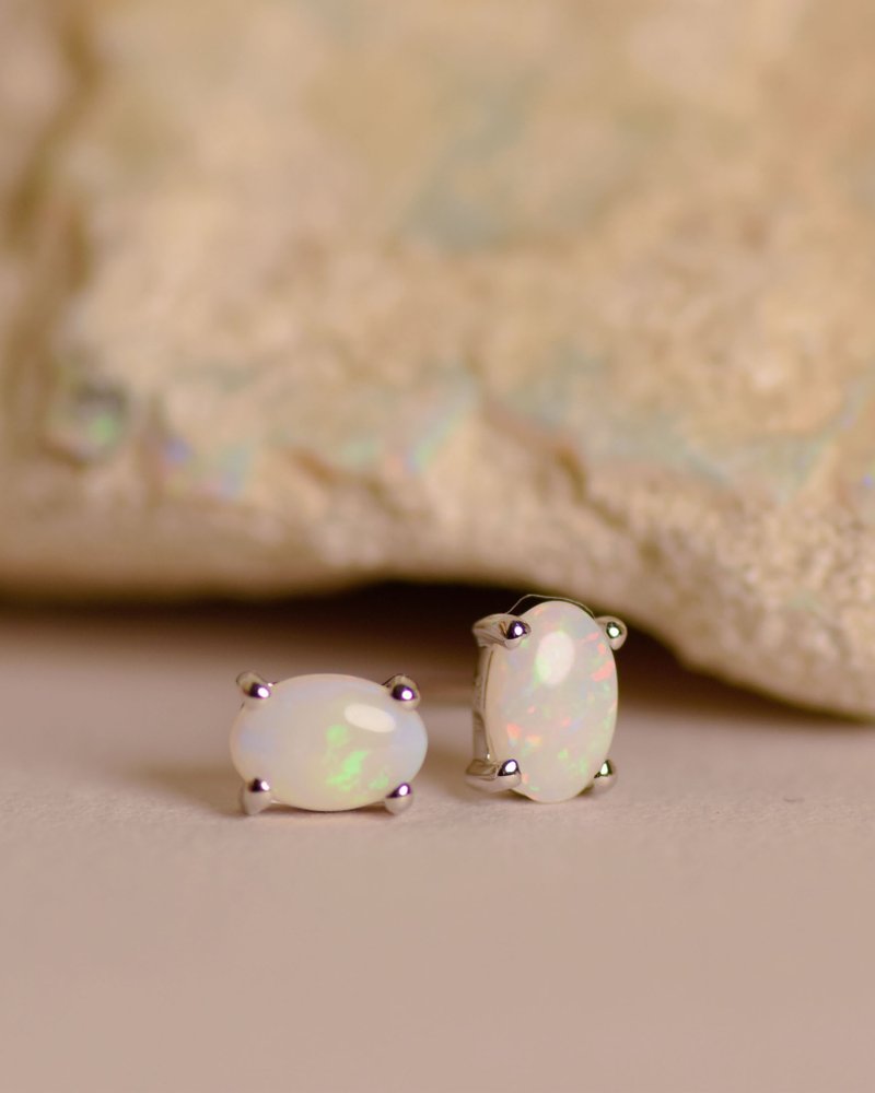 Simple Oval White Opal Earrings - 925 Sterling Silver - Opal - ต่างหู - เครื่องประดับพลอย ขาว