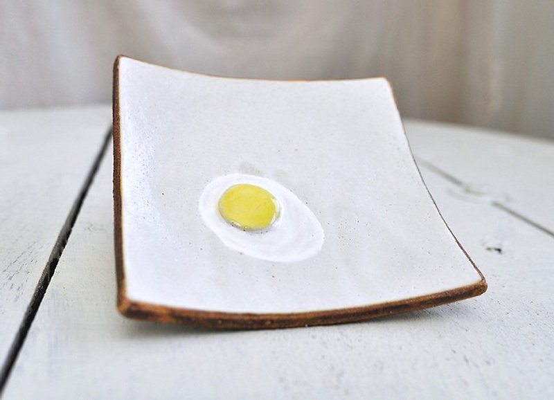 Small plate of square bread ~ Sunny-Side-Up! ~ - เซรามิก - ดินเผา ขาว