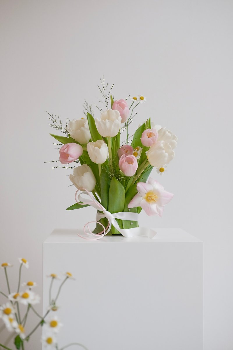 White Valentine's Day Tulip Small Garden Korean Bouquet Girlfriend Gift - ตกแต่งต้นไม้ - พืช/ดอกไม้ สึชมพู
