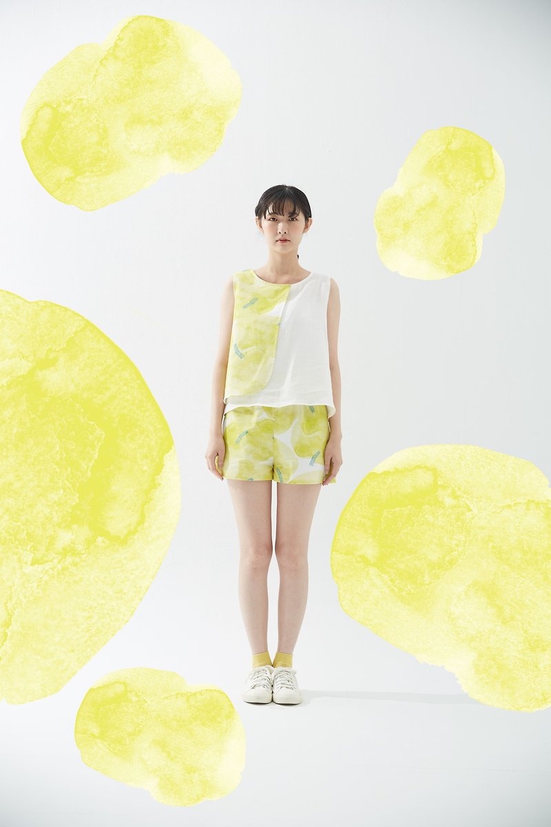 y1, hsuan X Honglin exclusive printed cloth series front and back can wear umbrella-shaped vest library - เสื้อกั๊กผู้หญิง - ผ้าฝ้าย/ผ้าลินิน สีเหลือง