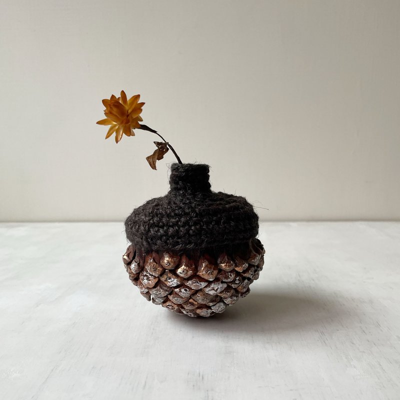 Fruit woven flower pot/Black Gold Cool/Dried flowers/Pine cones/With handmade packaging - เซรามิก - พืช/ดอกไม้ สีดำ