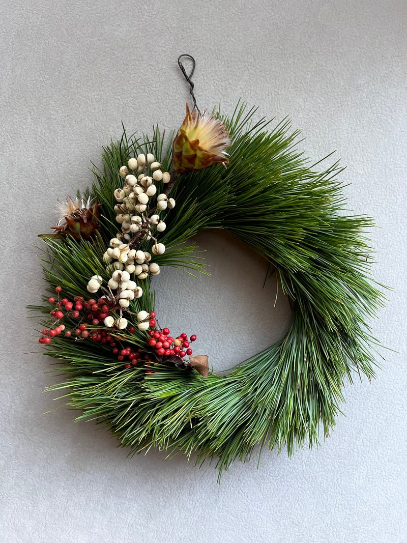 Natural green wreath, wildflower-style, staying seasona - Items for Display - Plants & Flowers Green