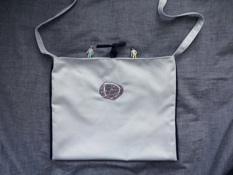 Stone universe bag/ MUDO MOTTO handmade cloth bag - กระเป๋าแมสเซนเจอร์ - ผ้าฝ้าย/ผ้าลินิน สีใส