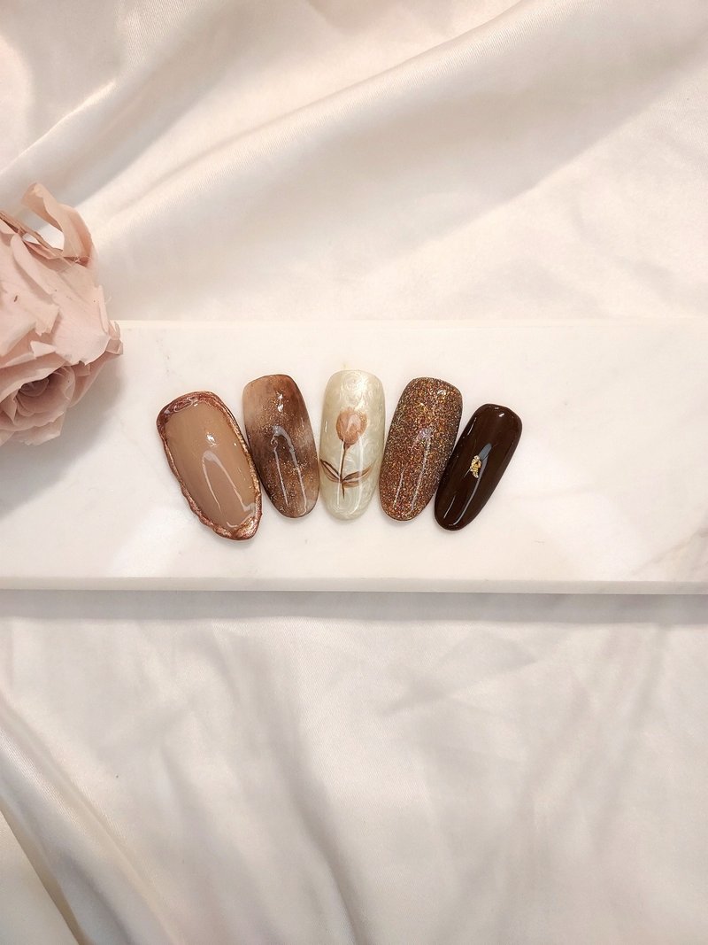 懷舊時光/指甲貼片/穿戴甲/手繪/鬱金香 - 指甲油/指甲貼 - 樹脂 多色
