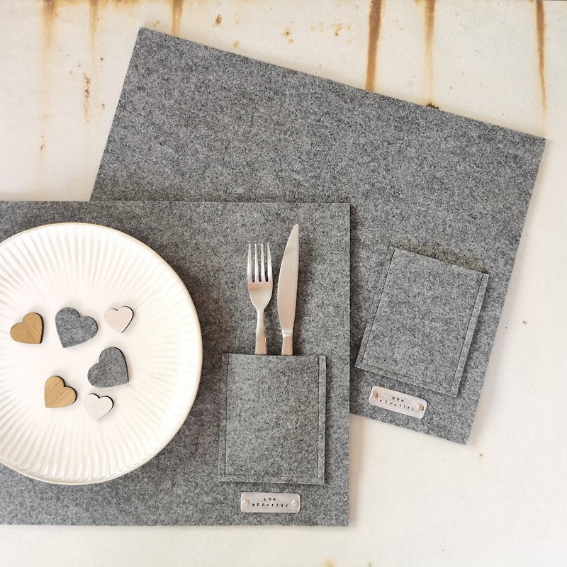Rectangular grey or blue felt placemats, cutlery pocket with wish Bon appetit! - 餐桌布/桌巾/餐墊 - 防水材質 灰色