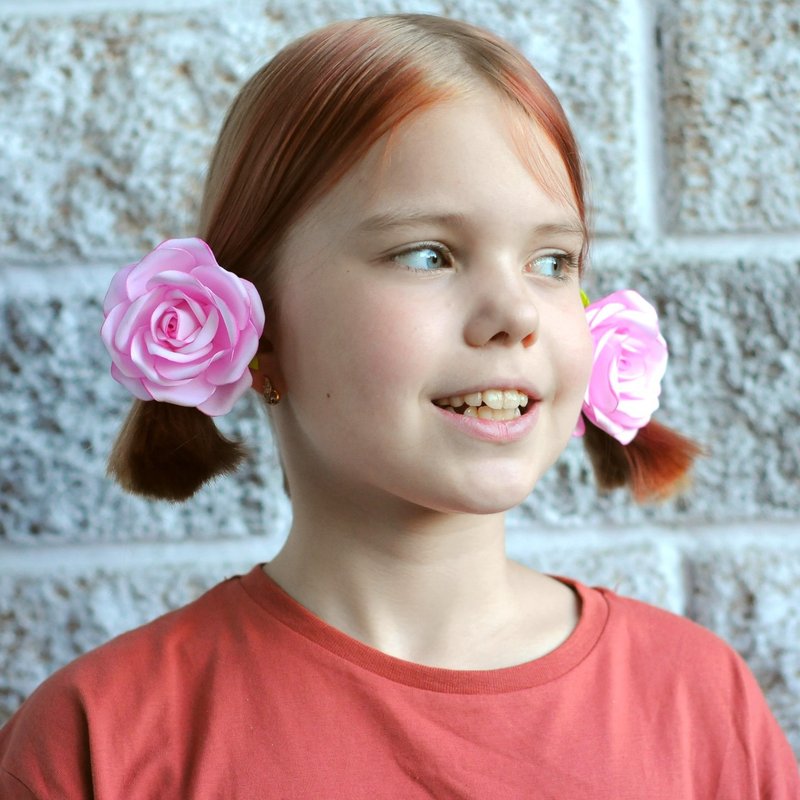 花髮夾或領帶。髮飾女孩。碎花髮飾粉紅色的髮飾 - 髮夾/髮圈 - 其他材質 粉紅色