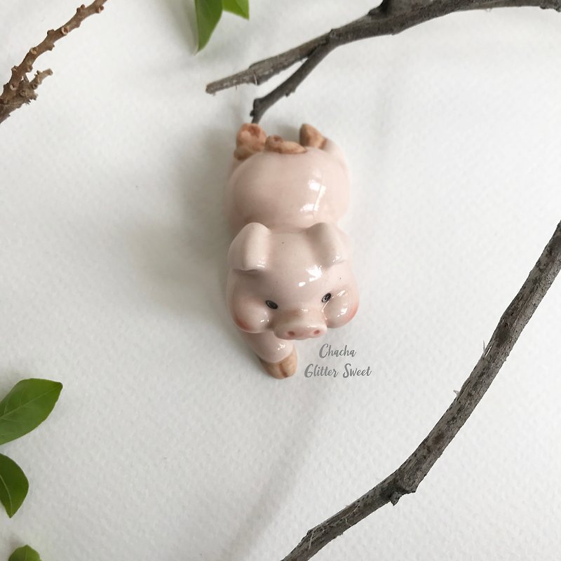 Happy Pig - Tiny animal figurine - 花瓶/花器 - 陶 粉紅色