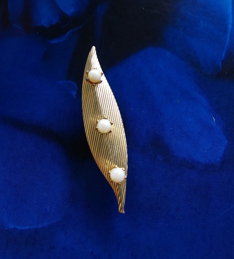 Vintage Jewelry 西洋古董飾品 葉子 仿珠 秀氣 別針 - 徽章/別針 - 其他金屬 金色
