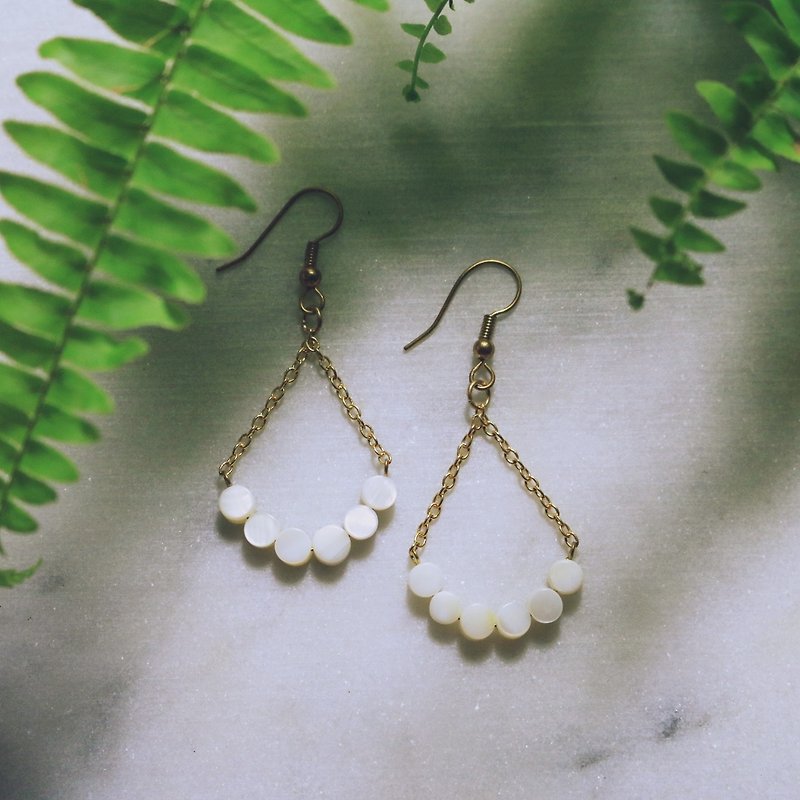 // Little cradle dangle earrings shell beads ear hook ear clips // ve003 - Earrings & Clip-ons - Gemstone White