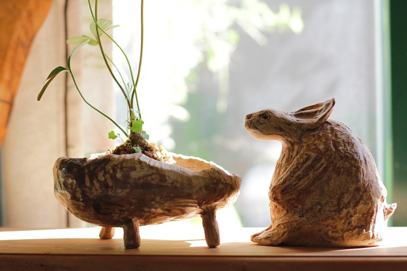 純手捏花蓮土兔子陶瓷擺飾 - 擺飾/家飾品 - 陶 咖啡色