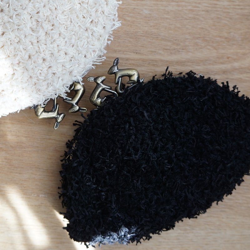 Ba-ba handmade Crochet pouch No.C1559 - 化妝包/收納袋 - 其他材質 黑色