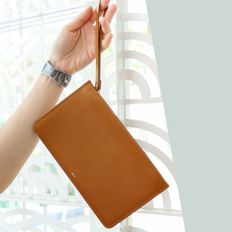 กระเป๋าคล้องมือ หนังแท้ สีแทน Wristlet Zipper: Minimalist Slim Pouch Tan Color - เคส/ซองมือถือ - หนังแท้ สีนำ้ตาล