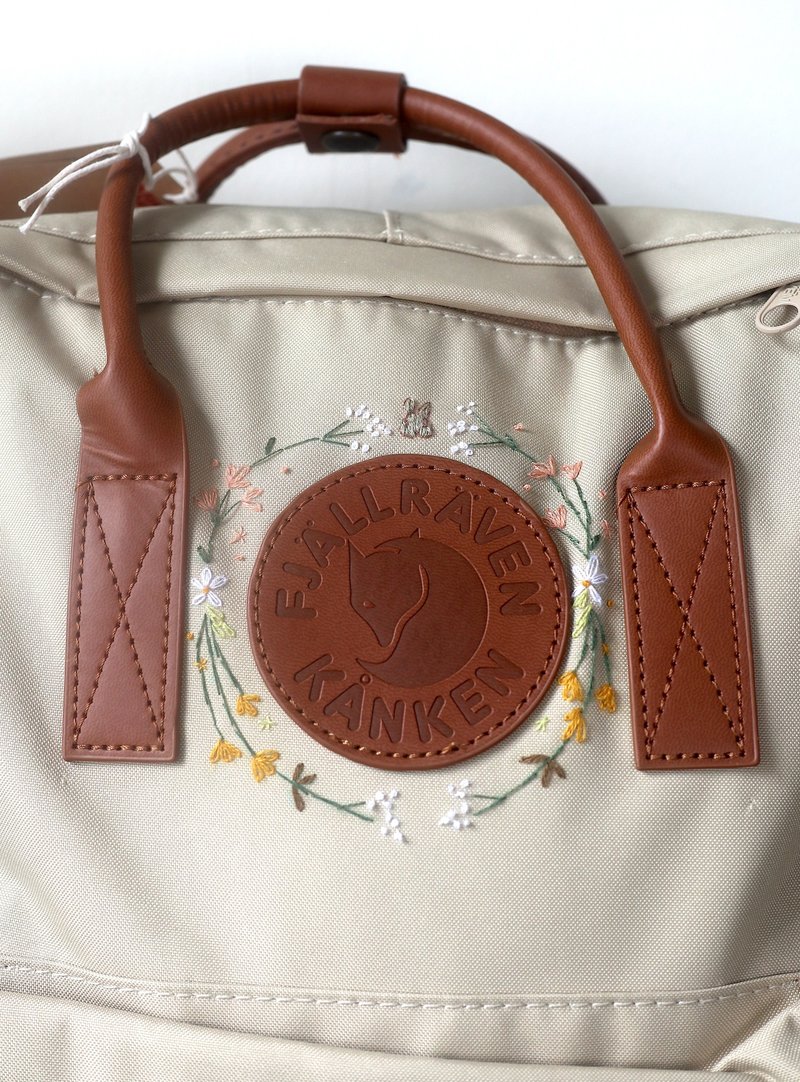 Rabbit wreath and cat////kanken Classic Khaki leather handle bag - Backpacks - Polyester Khaki