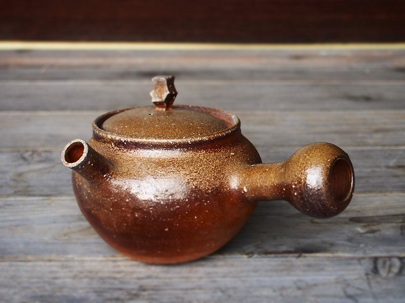 Bizen teapot (with paulownia box) k1-036 - ถ้วย - ดินเผา สีนำ้ตาล