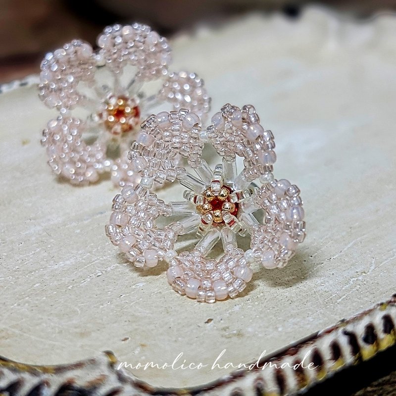 Beaded Flower Earrings Small Dangle Earrrings Dainty Bead Woven Earrings - ต่างหู - วัสดุอื่นๆ สีดำ