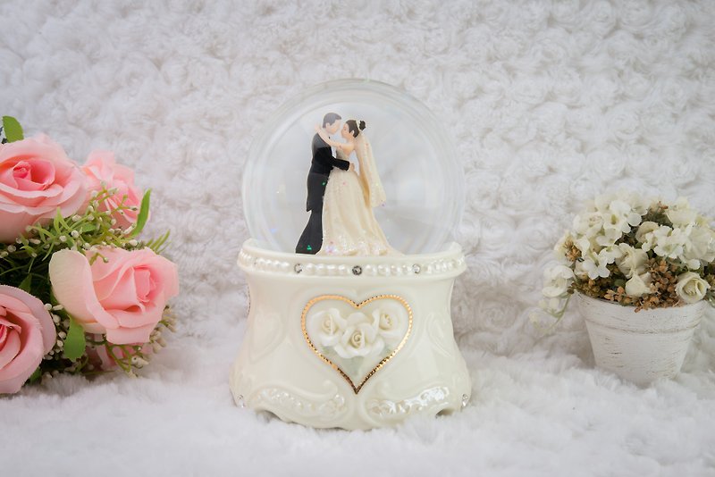 婚禮上的華爾滋 水晶球音樂盒 情人節禮物 結婚新婚禮物 婚禮佈置 - 裝飾/擺設  - 瓷 