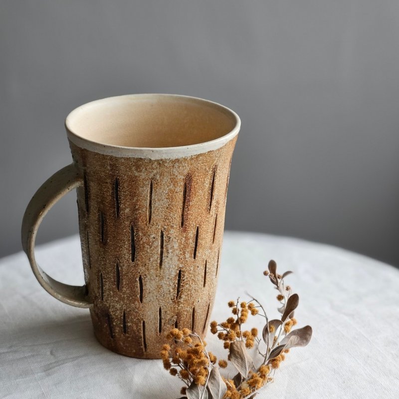 Distressed line mug coffee cup - แก้วมัค/แก้วกาแฟ - ดินเผา สีกากี