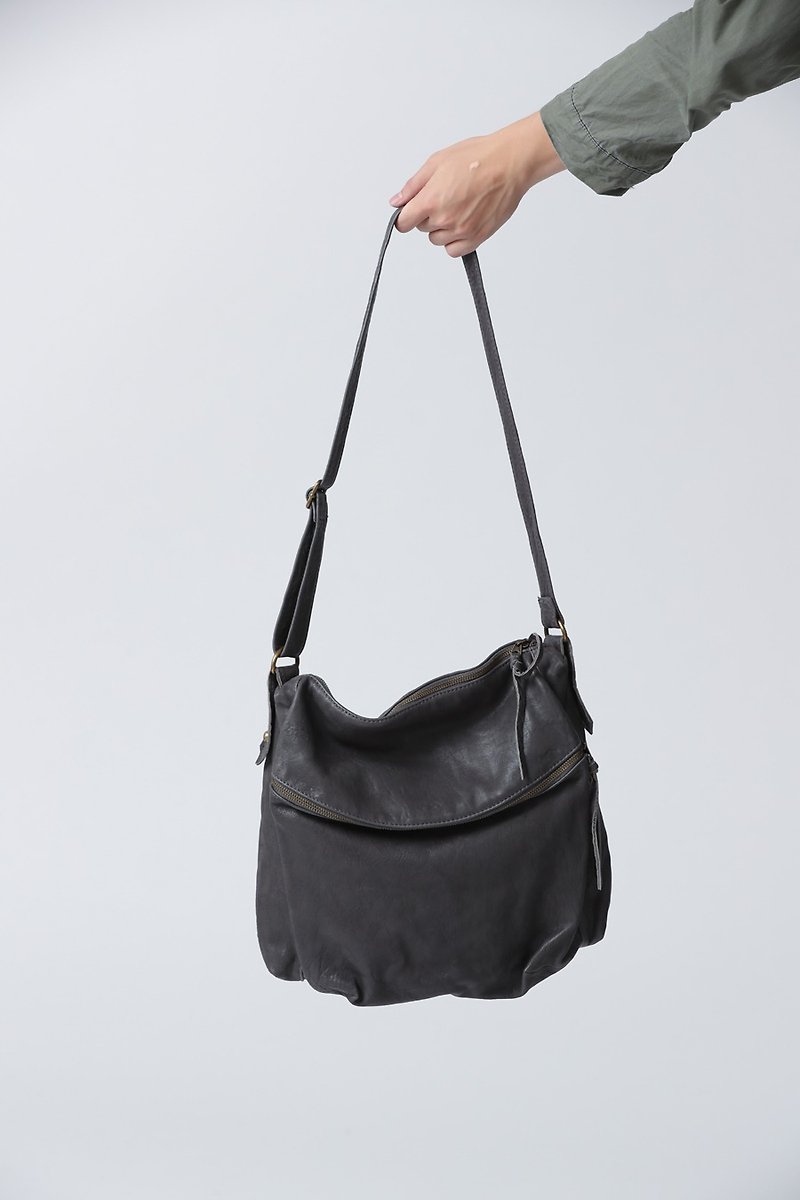 Minimalist zipper oval leather buckets lambskin dark gray - Messenger Bags & Sling Bags - Genuine Leather Gray